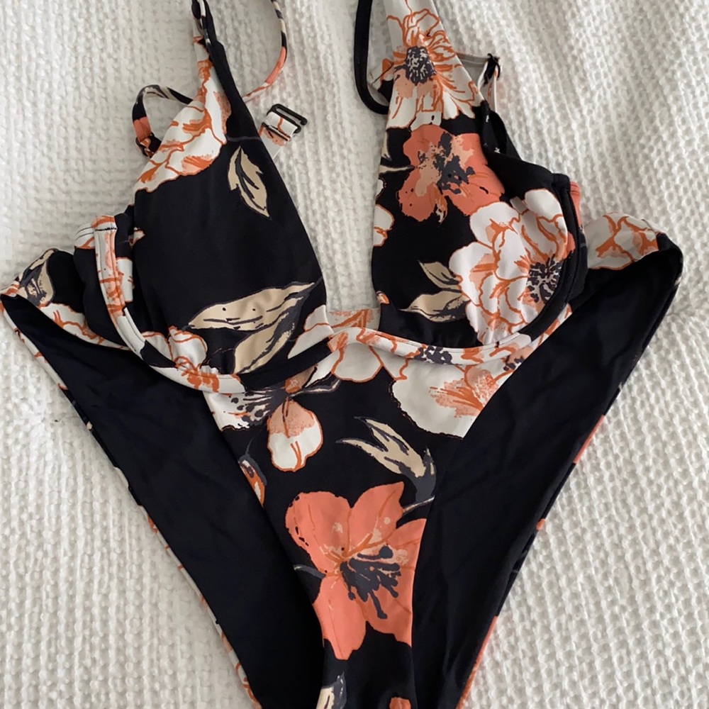 Roxy bikini set